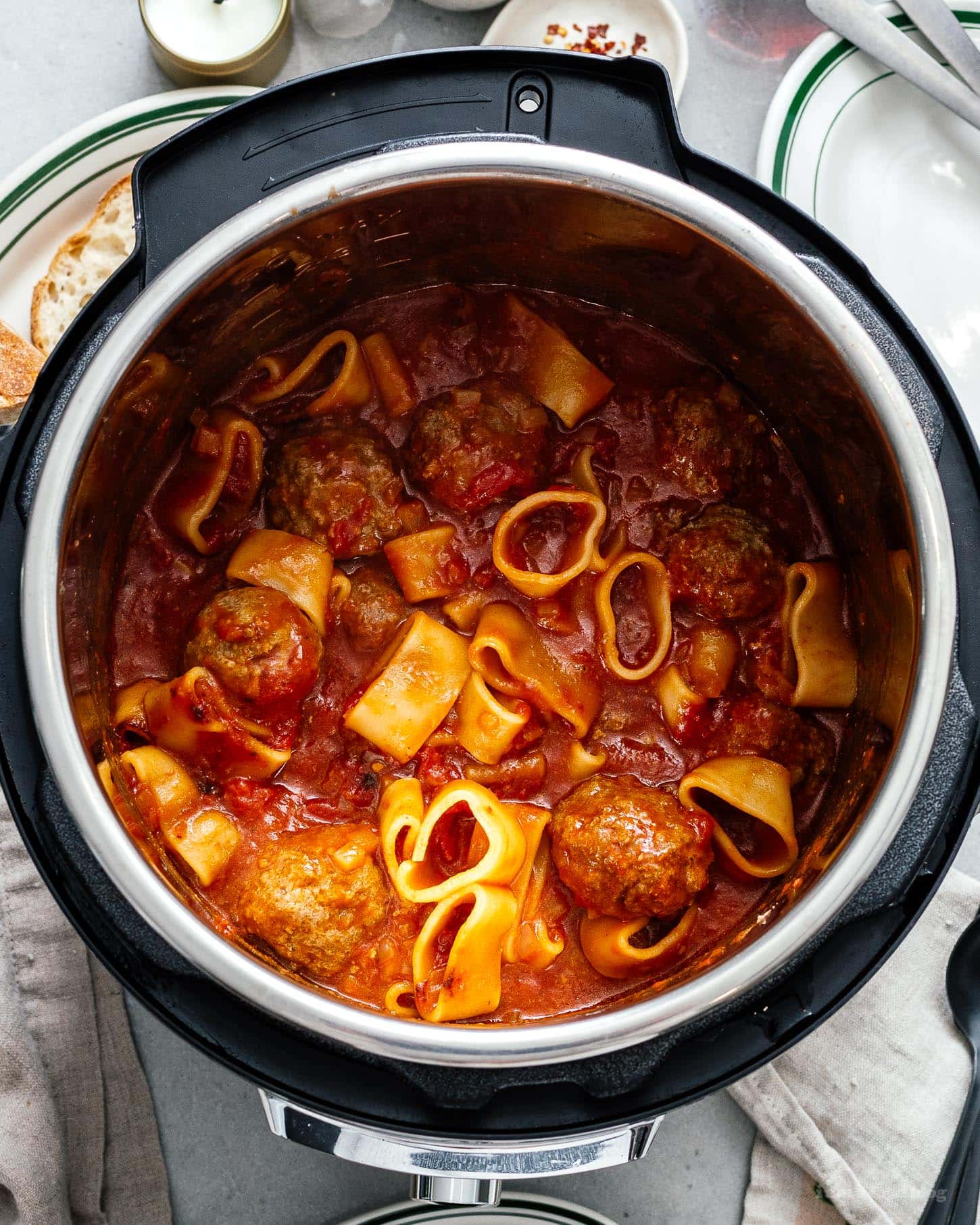 instant pot pasta and meatballs | foodiesanddrink.com