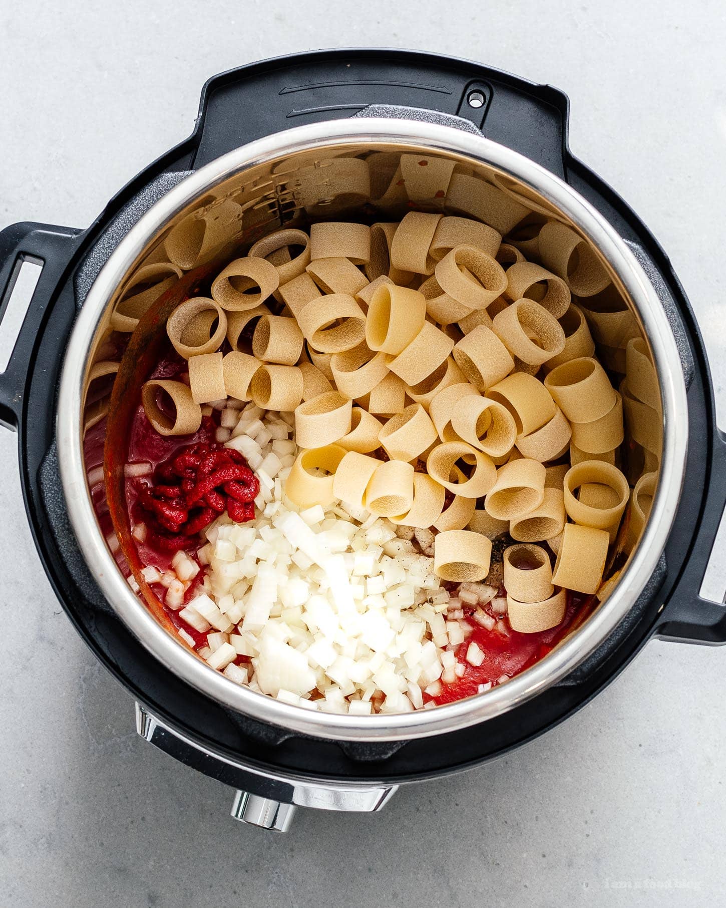 instant pot pasta and meatballs | foodiesanddrink.com