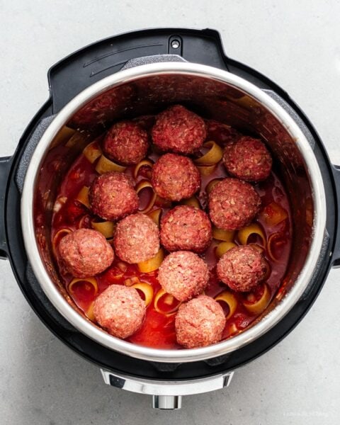 instant pot pasta and meatballs | foodiesanddrink.com