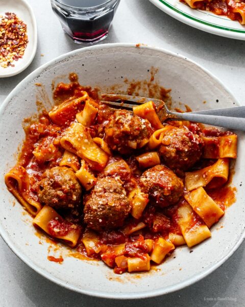 instant pot pasta and meatballs | foodiesanddrink.com