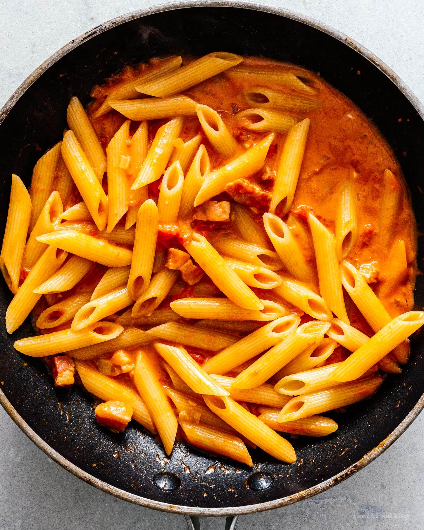 Penne vodka sauce | foodiesanddrink.com