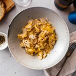 Super Creamy Cacio e Pepe Style Pasta | foodiesanddrink.com