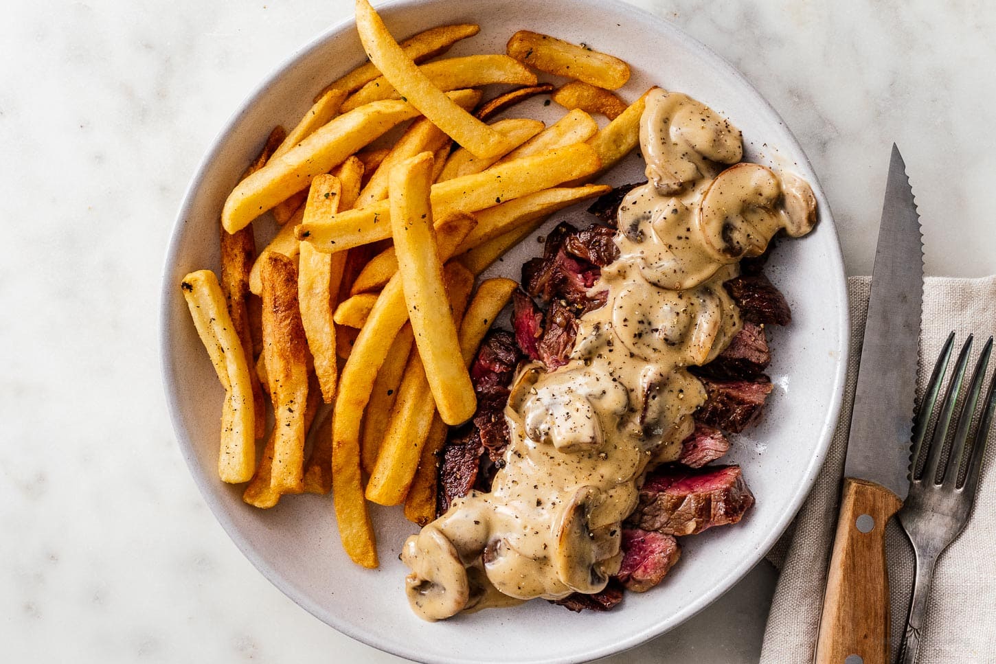 Garlic mushroom steak sauce | foodiesanddrink.com