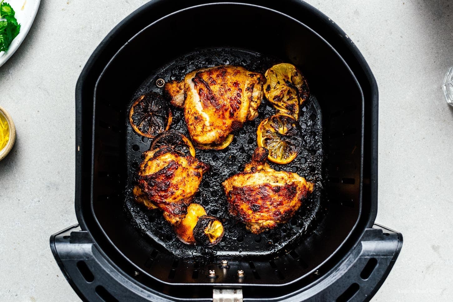 air fryer chicken thighs | foodiesanddrink.com