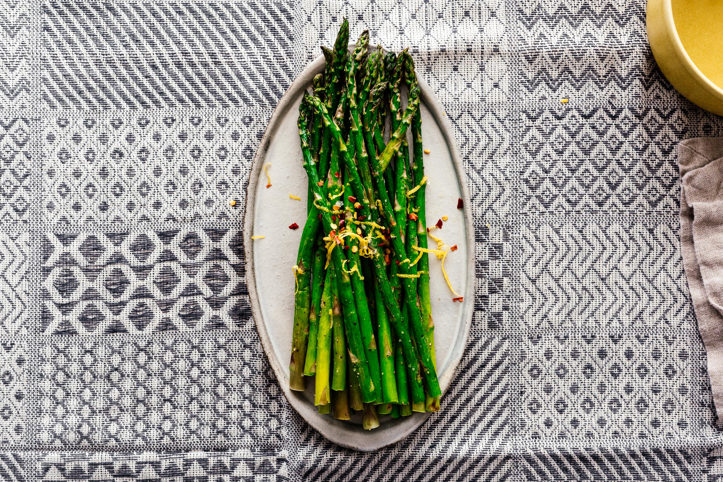 Easy Roasted Air Fryer Asparagus | foodiesanddrink.com