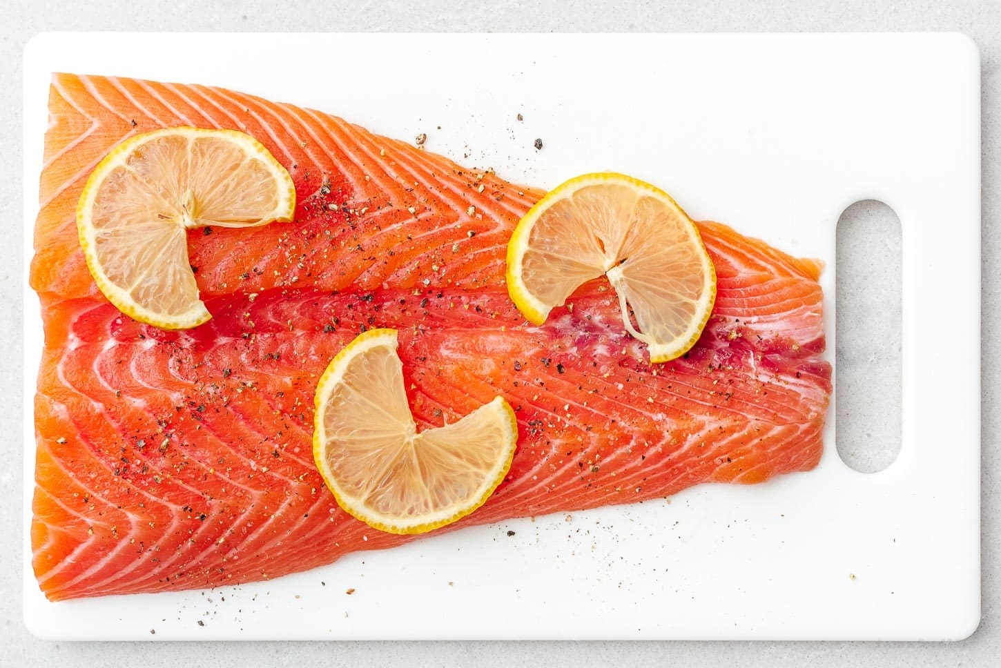 salmon with lemon | foodiesanddrink.com