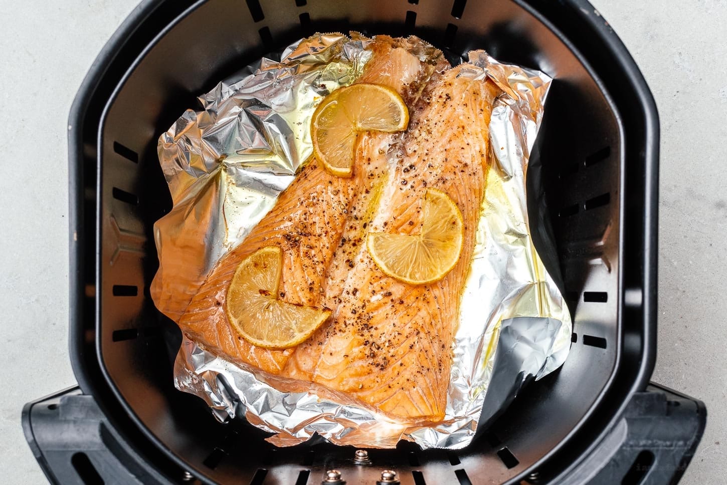 air fried salmon | foodiesanddrink.com