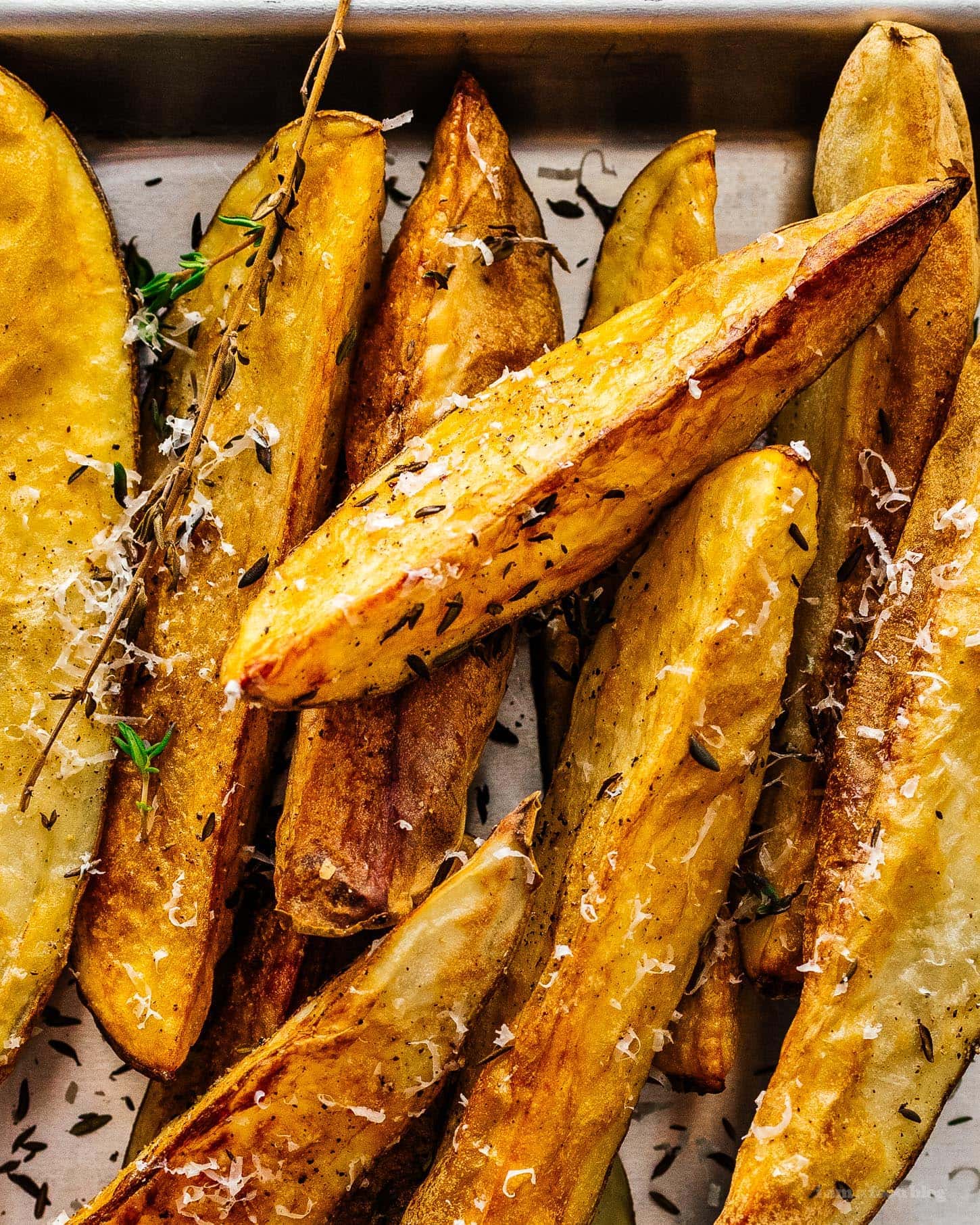 air fryer roast potatoes | foodiesanddrink.com