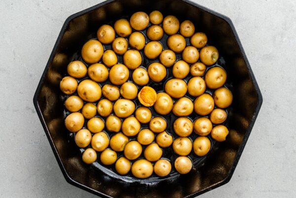 skillet potatoes | foodiesanddrink.com