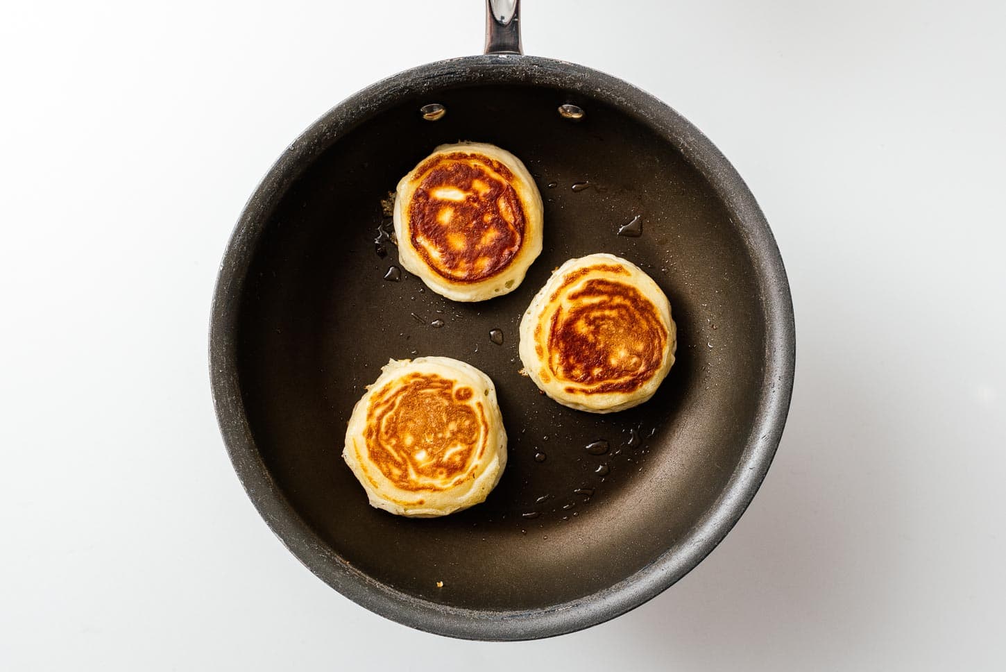 cooking pancakes | foodiesanddrink.com