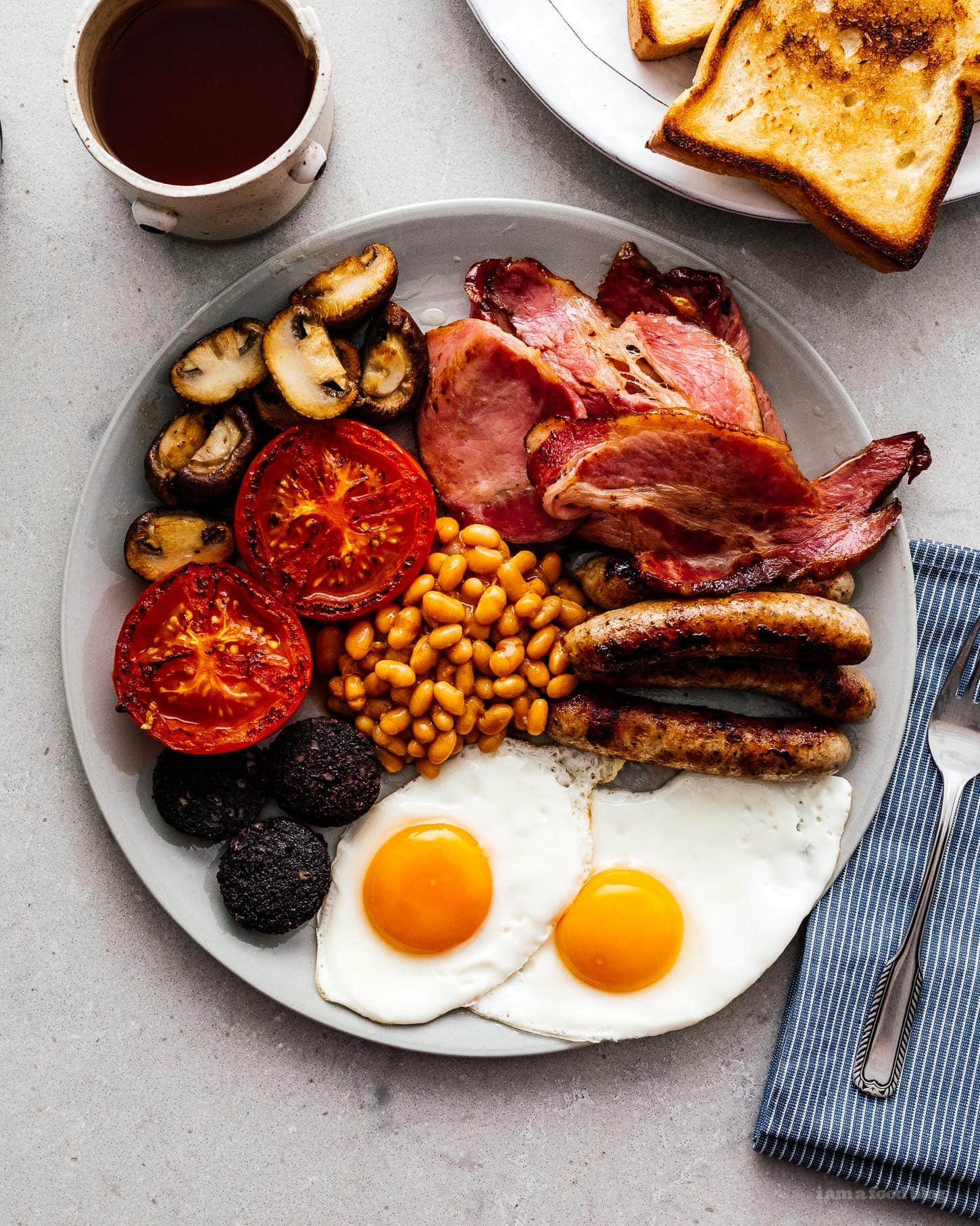 How to make a full english breakfast | foodiesanddrink.com