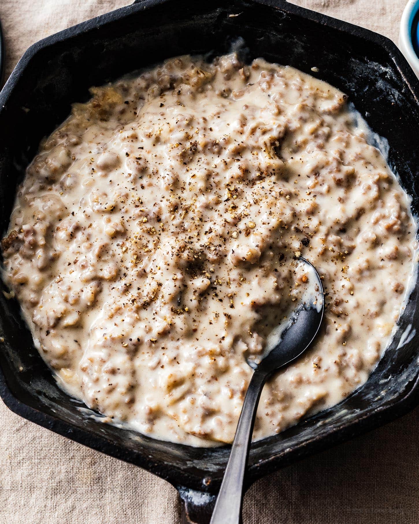 sausage gravy | foodiesanddrink.com