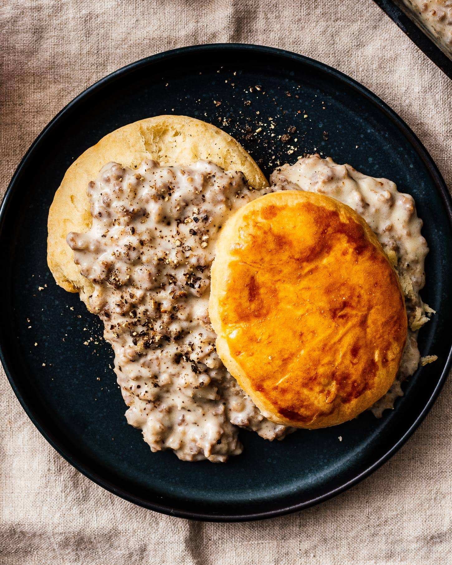 biscuits and sausage gravy | foodiesanddrink.com