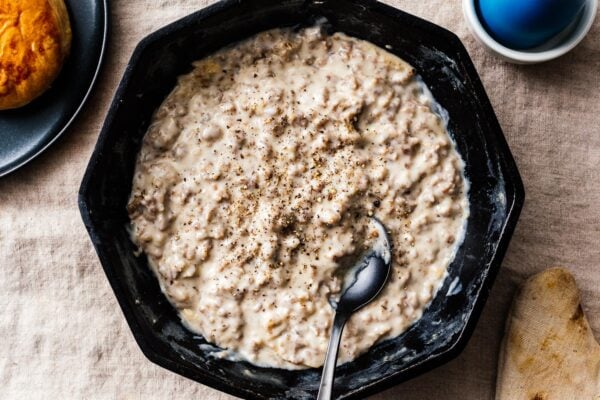 sausage gravy | foodiesanddrink.com