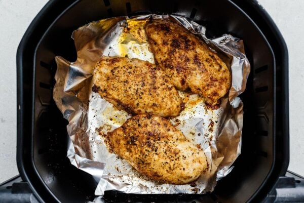 chicken breast in air fryer | foodiesanddrink.com