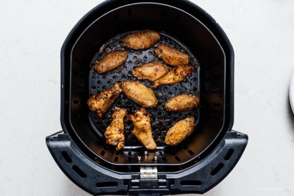 chicken wings in air fryer | foodiesanddrink.com