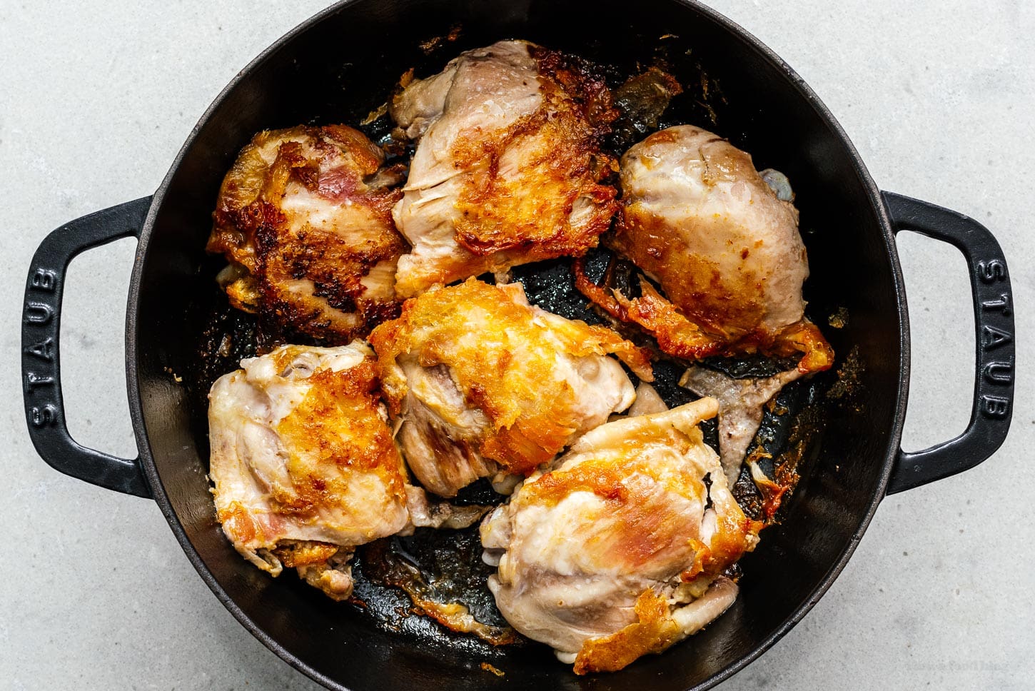 pan searing chicken | foodiesanddrink.com