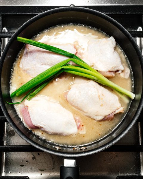 Super simple and satisfying Hainanese chicken rice: juicy steamed chicken and ginger garlic rice cooked in the same pot. It’s what you want for dinner, right now! #hainanesechickenrice #chickenrice #recipes #dinner #onepot #easy #chickenrecipe #rice #chickenandrice