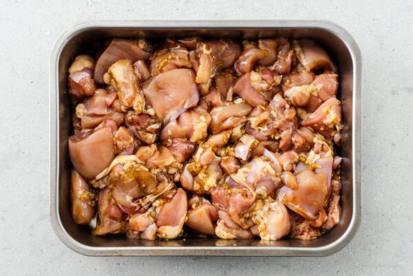 marinating chicken | foodiesanddrink.com