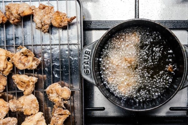 deep frying taiwanese popcorn chicken | foodiesanddrink.com