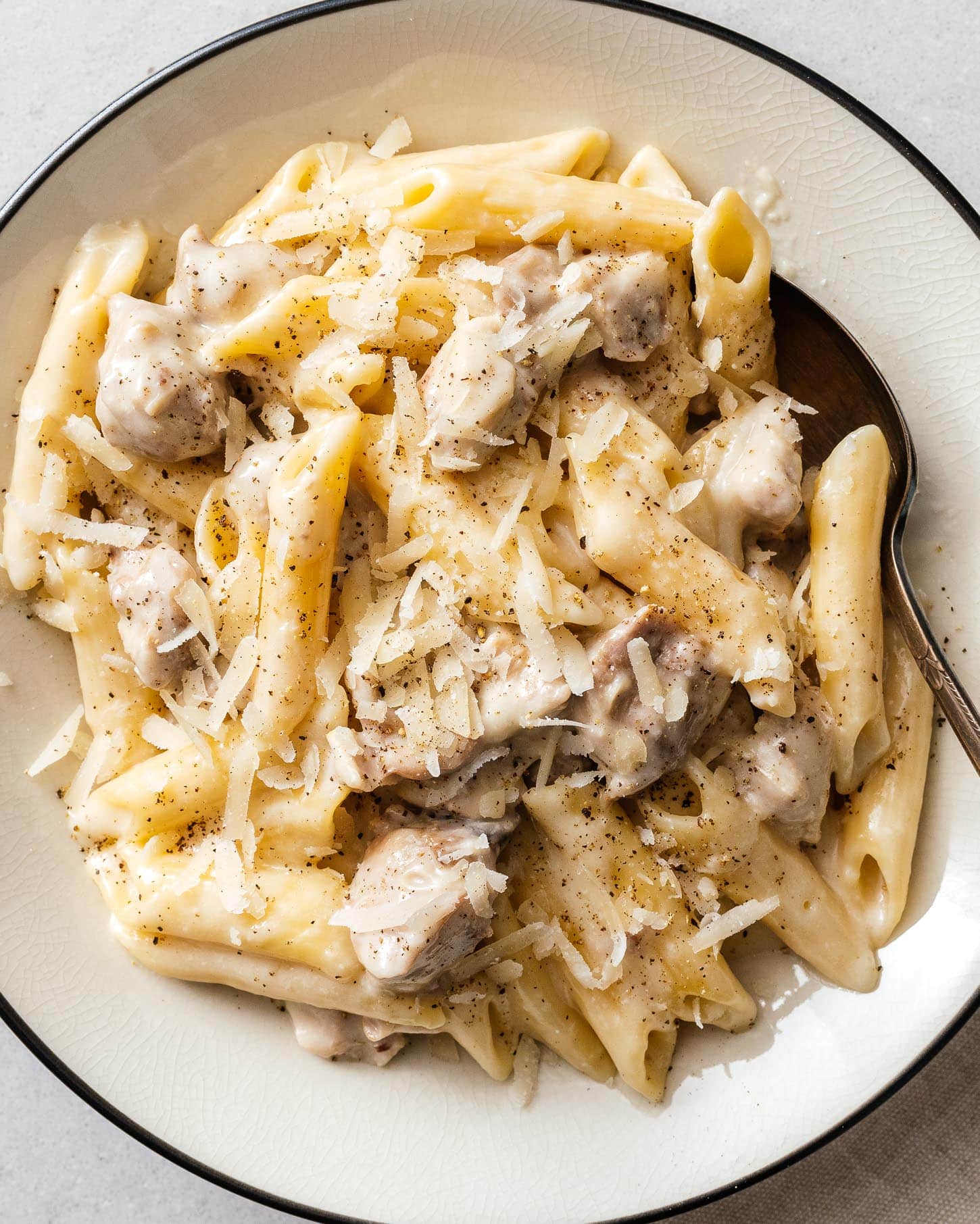 Chicken Alfredo | foodiesanddrink.com