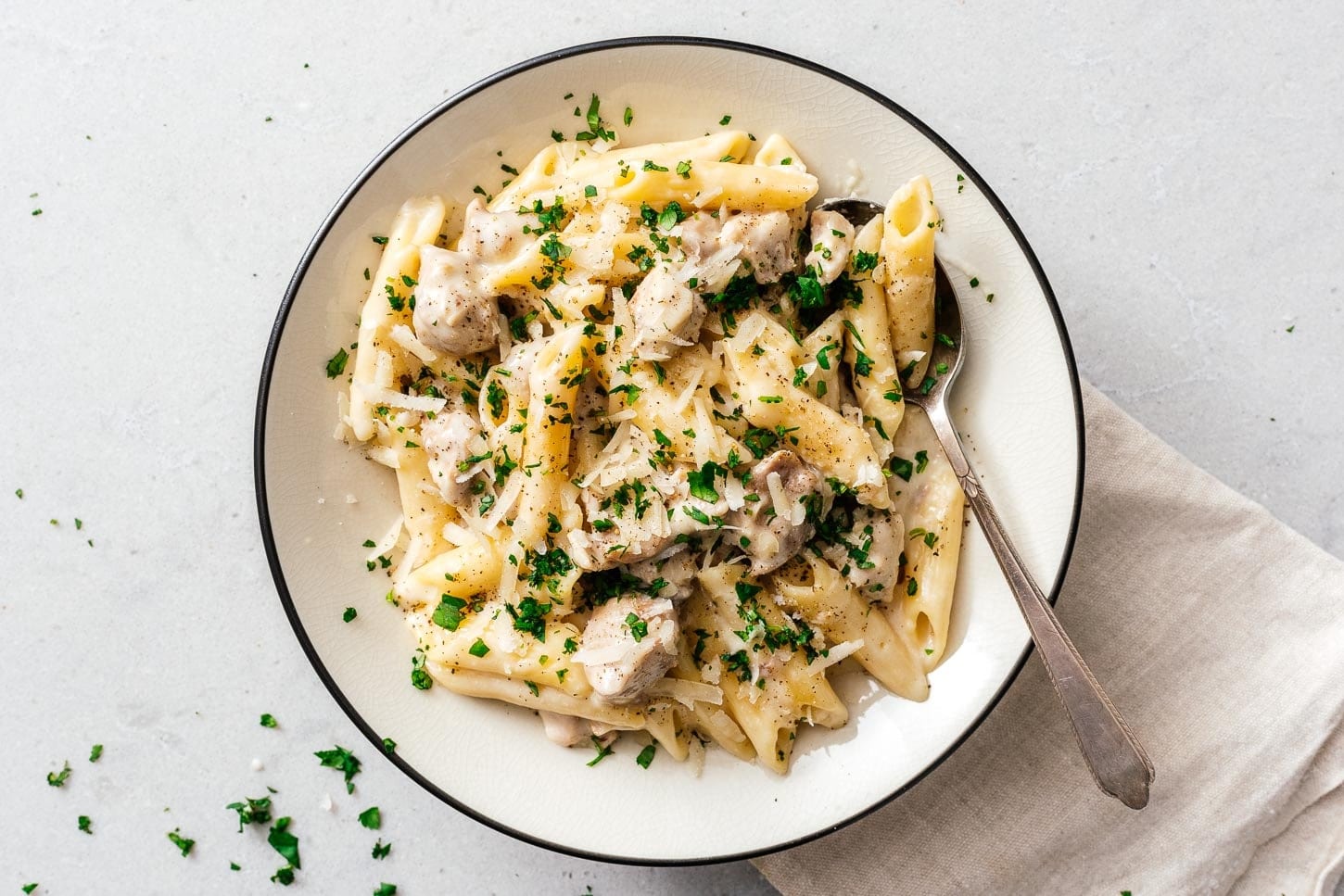 Chicken Alfredo | foodiesanddrink.com