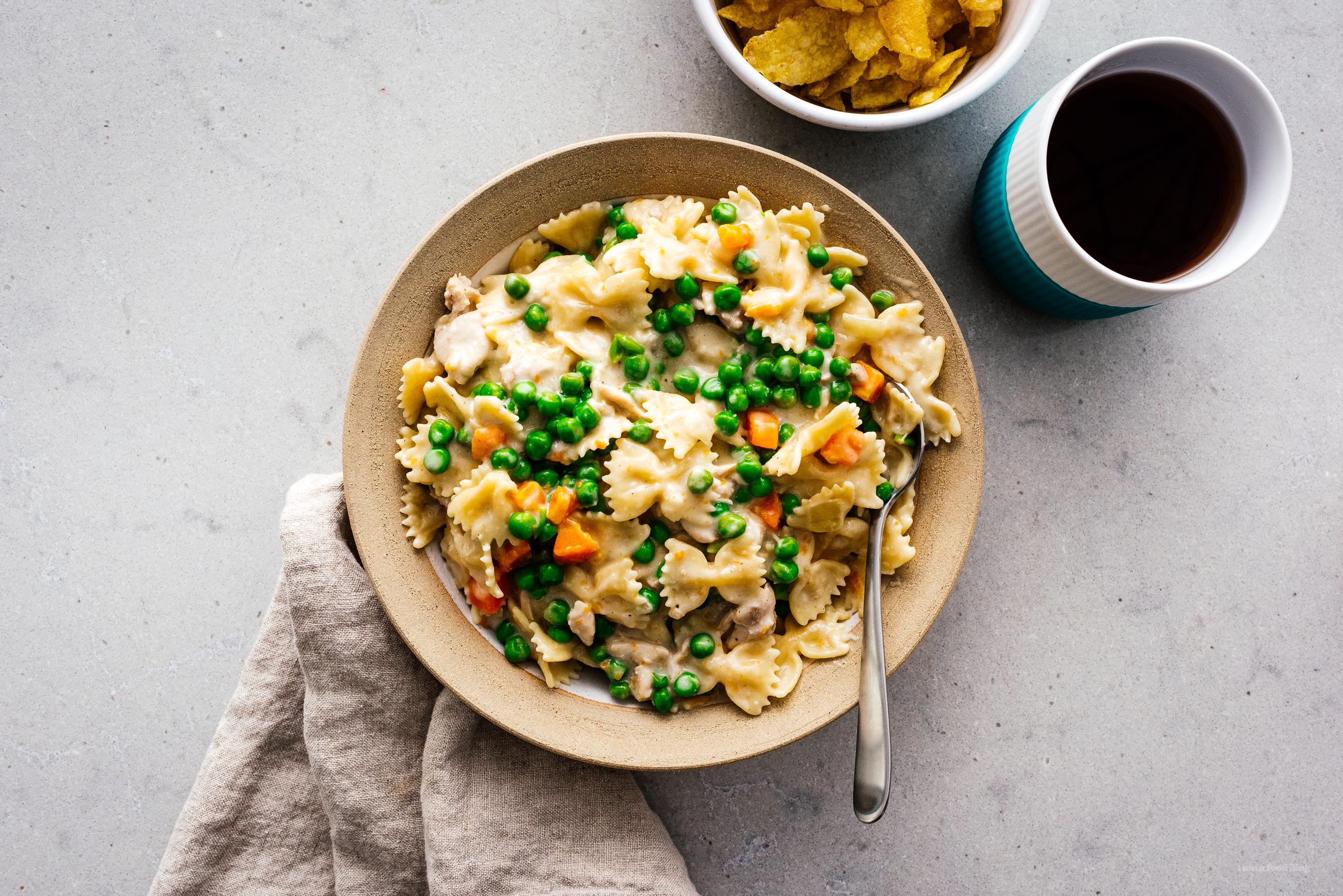 instant pot chicken pot piepasta | foodiesanddrink.com