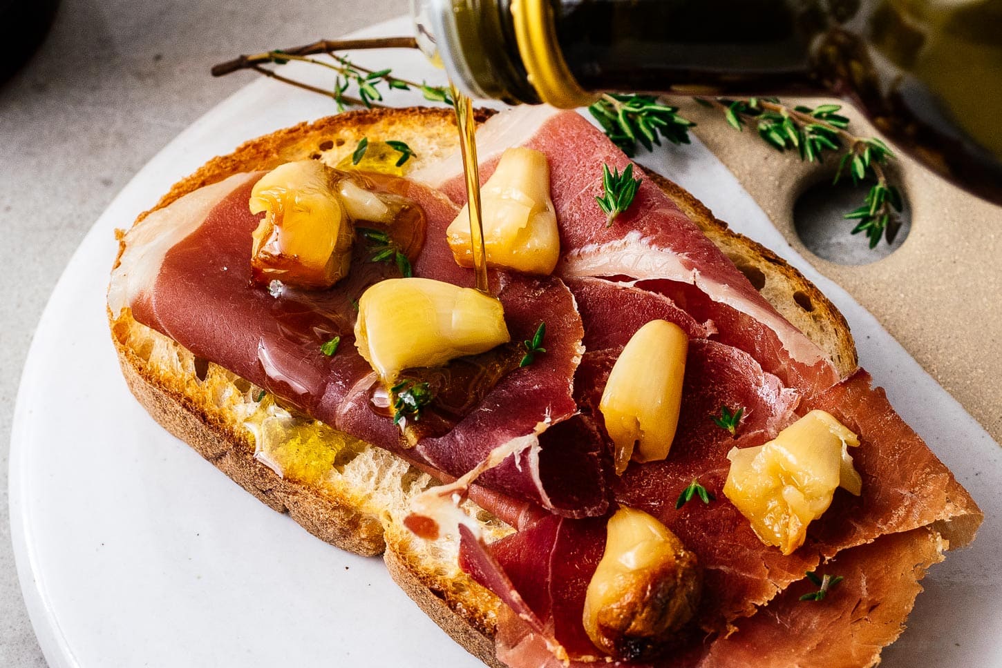 roasted garlic and proscuitto toast | foodiesanddrink.com