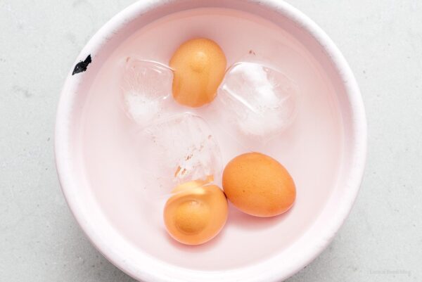 eggs in an ice bath | foodiesanddrink.com