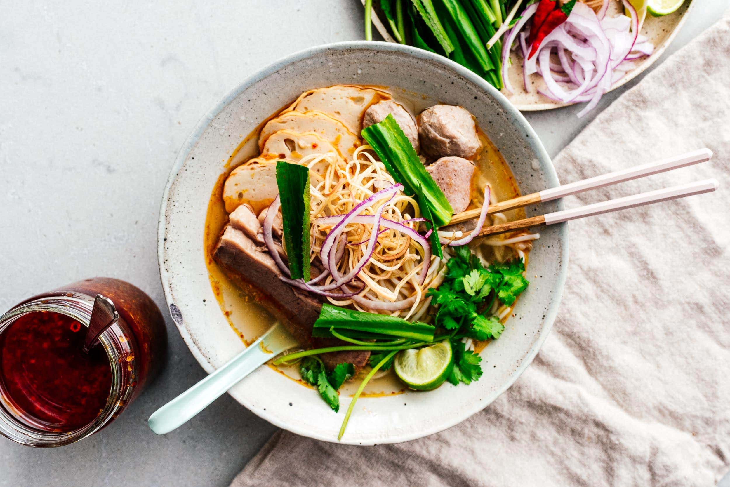 bun bo hue | foodiesanddrink.com