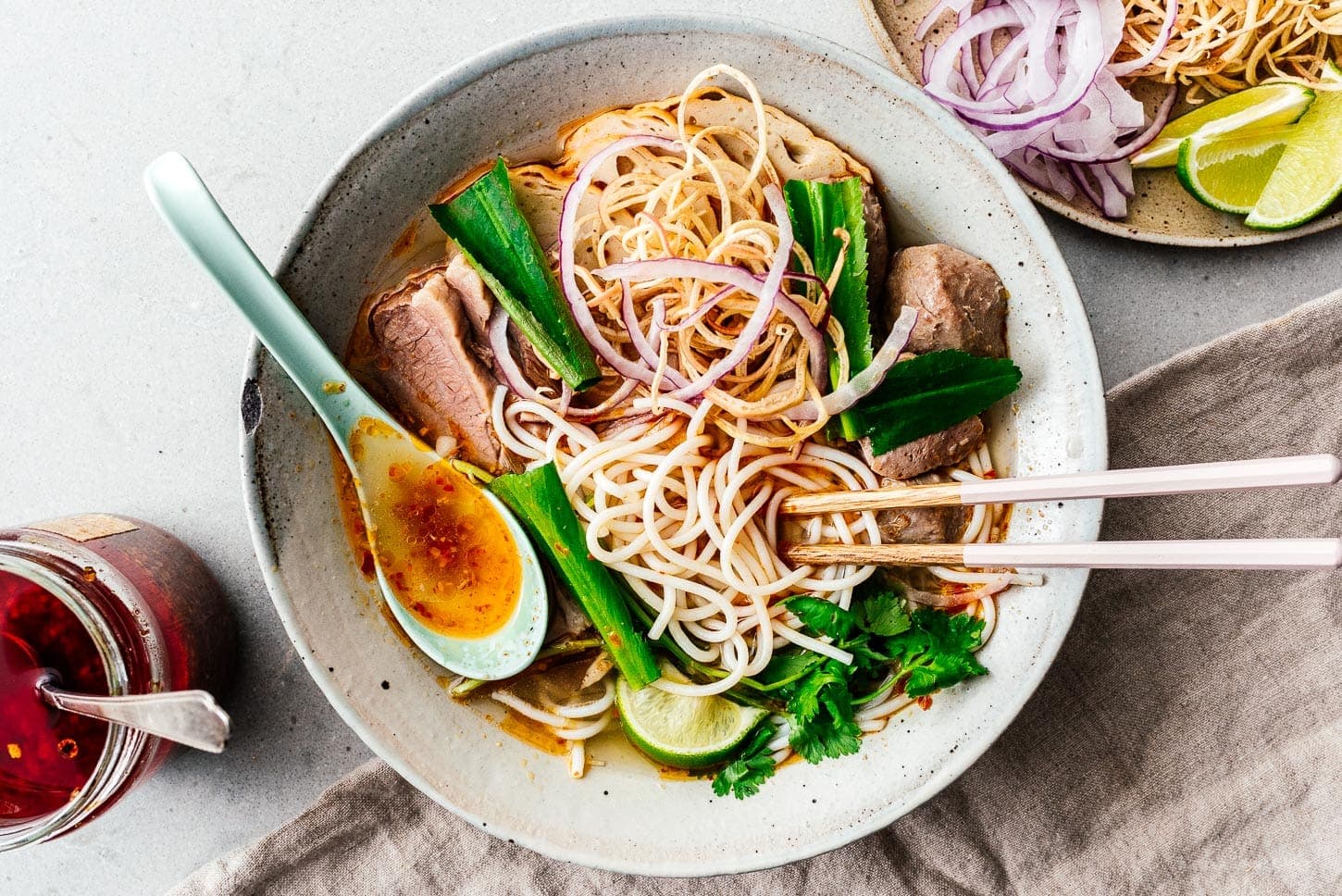 bun bo hue | foodiesanddrink.com