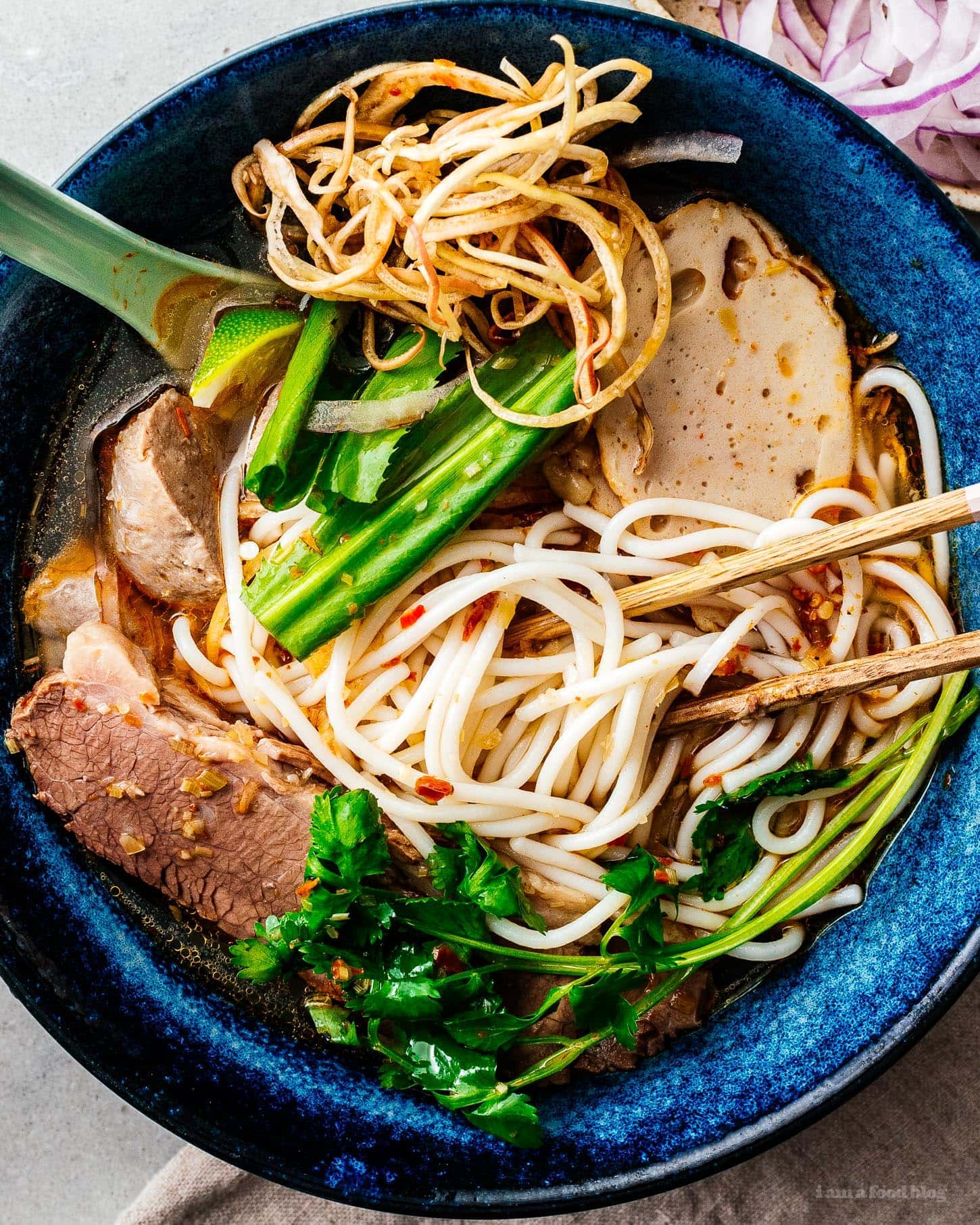 bun bo hue | foodiesanddrink.com