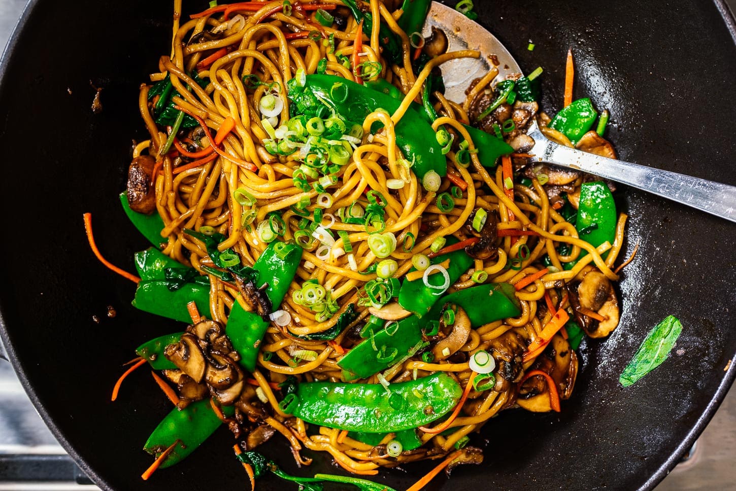 lo mein | foodiesanddrink.com