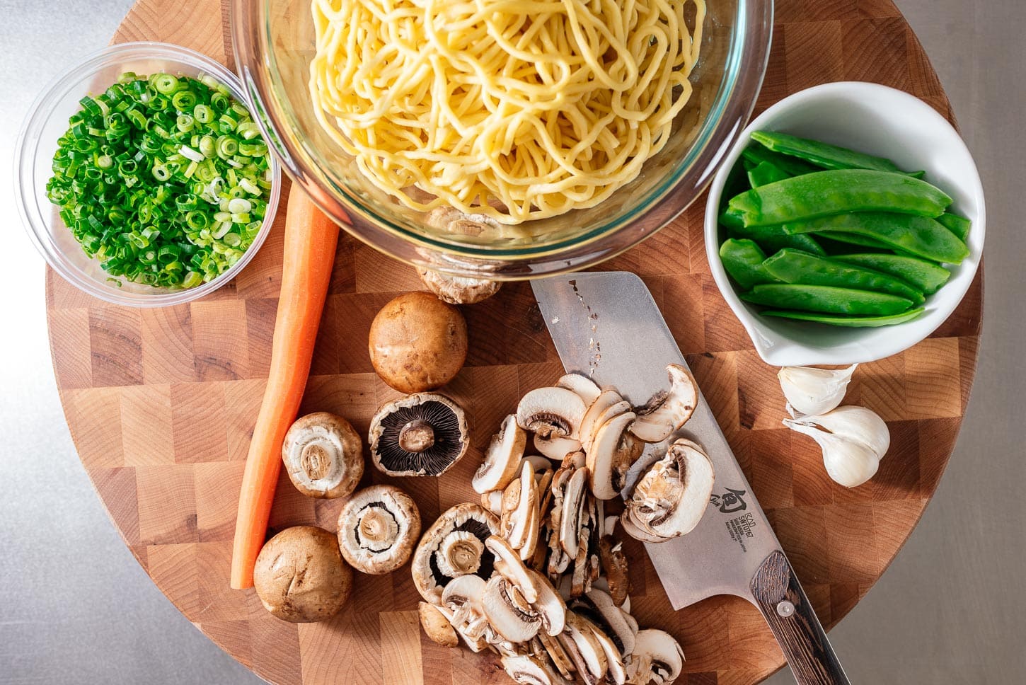 lo mein ingredients | foodiesanddrink.com