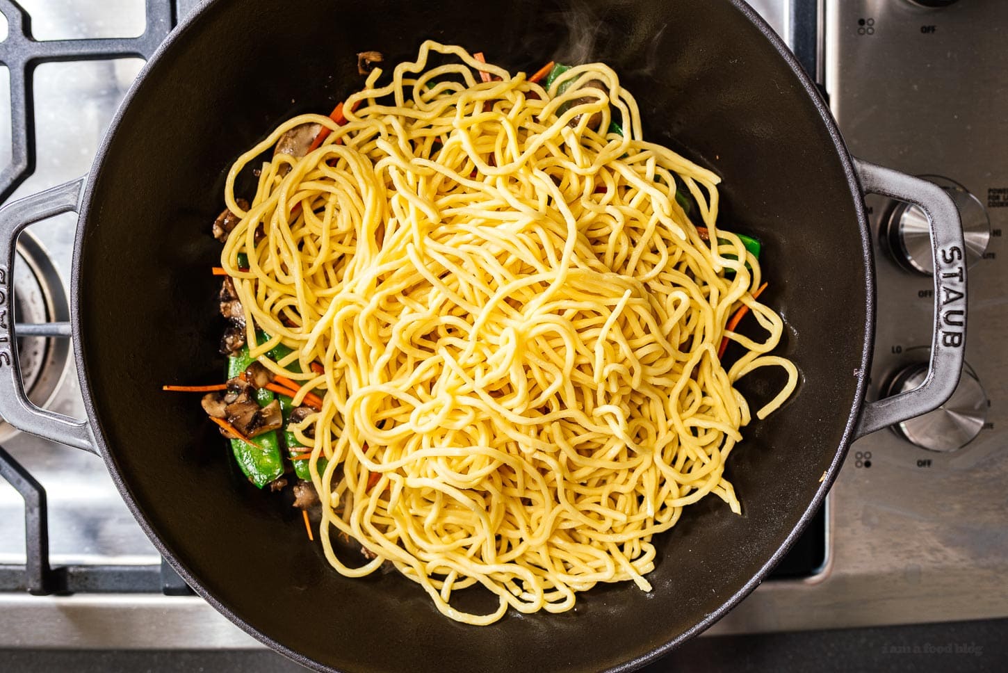 lo mein noodles | foodiesanddrink.com