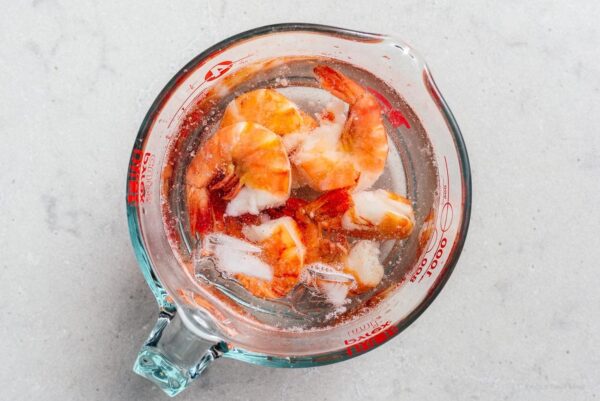 shrimp in an icebath | foodiesanddrink.com